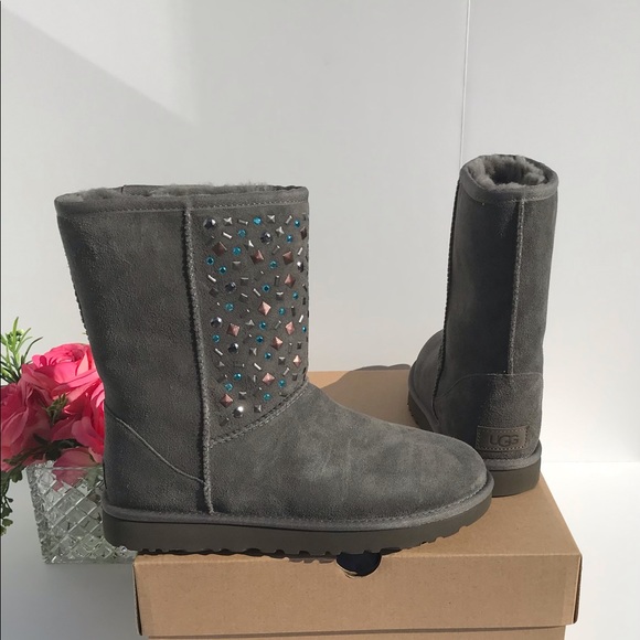 UGG Classic Short Stud II - Picture 3 of 10